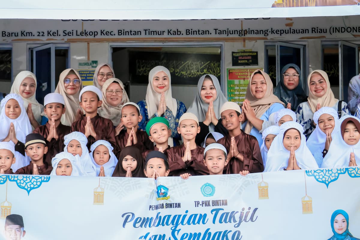 Ketua TP PKK Bintan Kunjungi Panti Asuhan Inayah, Salurkan 40 Paket Sembako