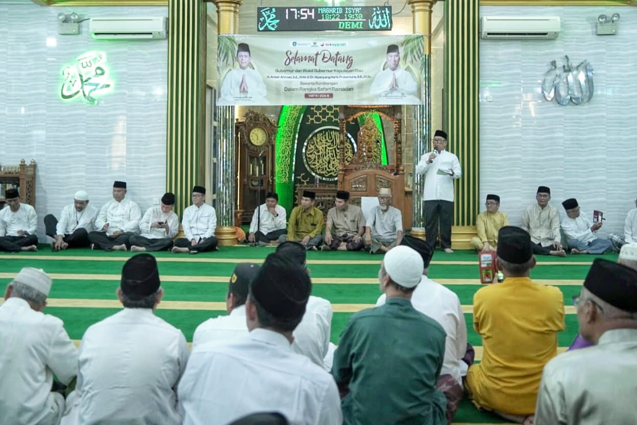 Wagub Kepri Gelar Safari Ramadan di Lubuk Baja, Serahkan Bantuan untuk Yatim dan Duafa