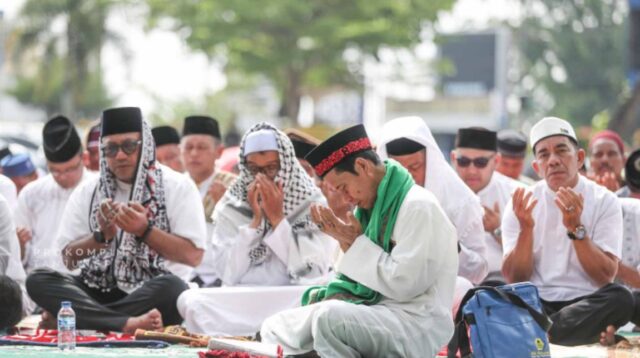 Pemko Tanjungpinang Gelar Salat Istisqa di Lapangan Pamedan Ahmad Yani