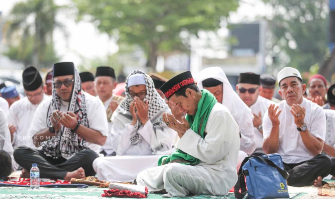 Pemko Tanjungpinang Gelar Salat Istisqa di Lapangan Pamedan Ahmad Yani