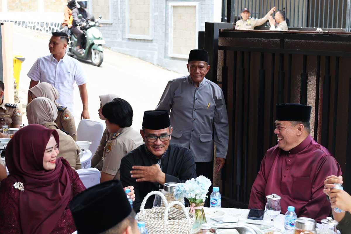 Silaturahmi Lebaran Sekda Bintan, Warga dan Pejabat Berbaur