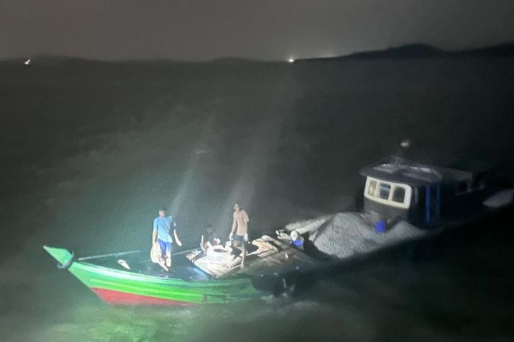 Aksi Pencurian Granit Digagalkan TNI AL di Selat Gelam Karimun