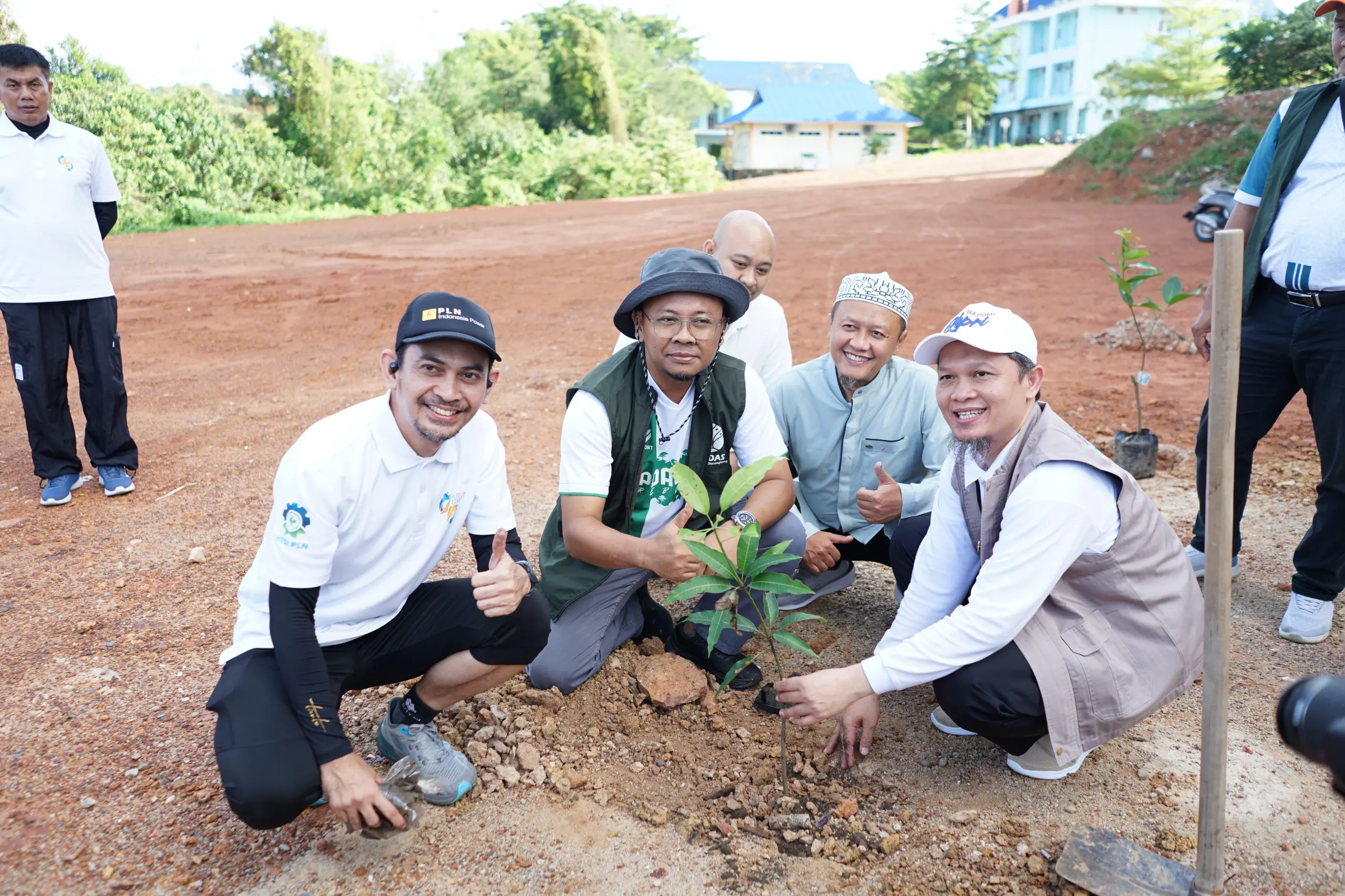 Rayakan Hari Bumi 2026, PLN Indonesia Power Tanam Ribuan Pohon di Kepri