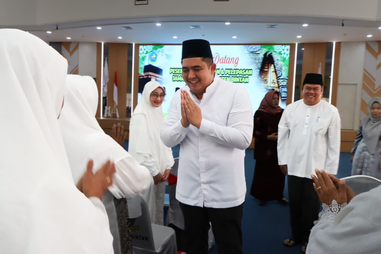 Bupati Roby Kurniawan Lepas Jemaah Calon Haji Bintan 2026