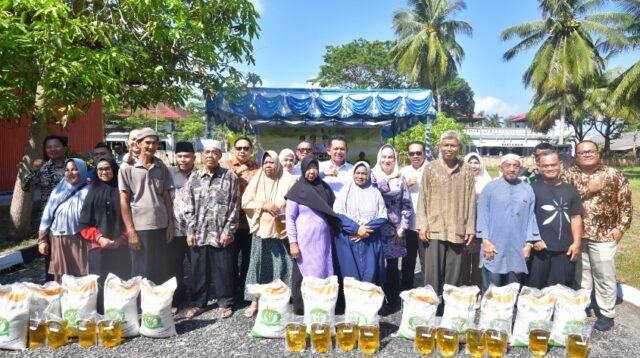 Pemprov Kepri Salurkan Bantuan Pangan di Natuna, Ribuan Warga Terima Beras dan Minyak