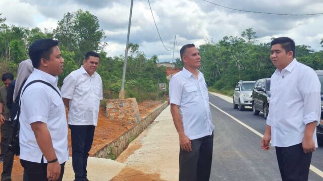 Bupati Roby Tinjau Jalan Baru di Toapaya Bintan, Warga Kini Lebih Nyaman Berkendara