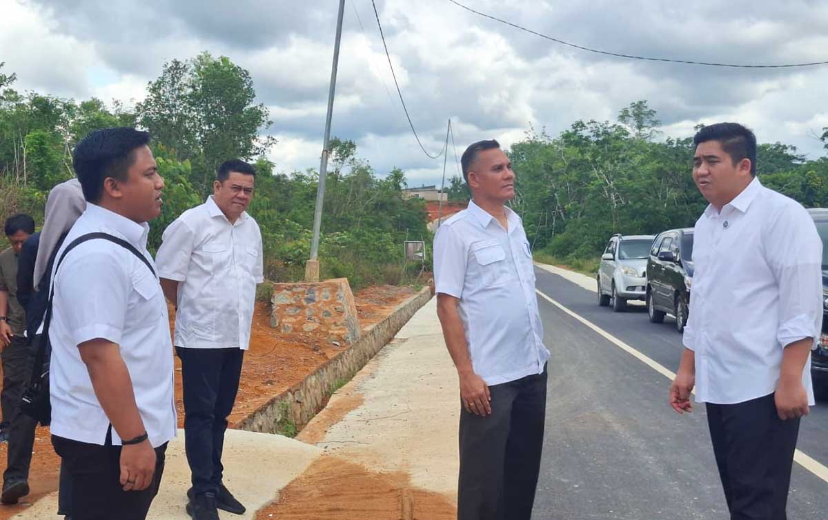 Bupati Roby Tinjau Jalan Baru di Toapaya Bintan, Warga Kini Lebih Nyaman Berkendara
