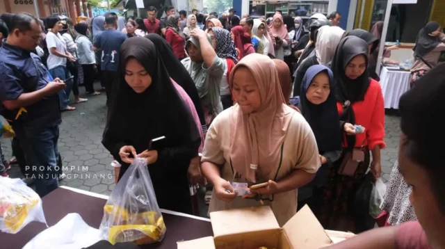 Operasi Pasar Murah Tanjungpinang Ramai Didatangi Warga, Ini Komoditas Favorit Pembeli