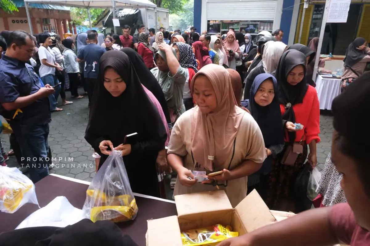 Operasi Pasar Murah Tanjungpinang Ramai Didatangi Warga, Ini Komoditas Favorit Pembeli
