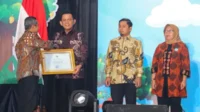 penghargaan-kepri Bahasa Melayu Kepri Kembali Dapat Perhatian Nasional, Kepri Raih Penghargaan