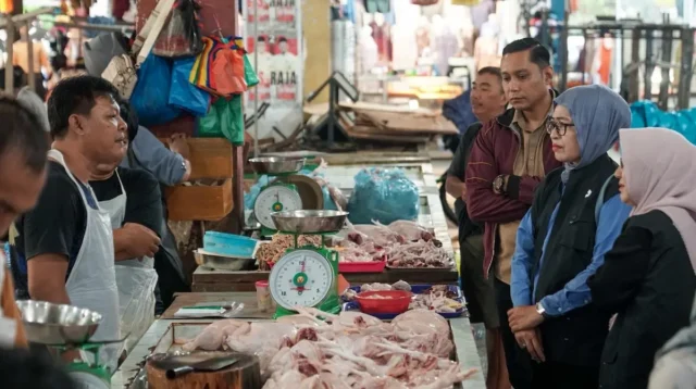 Harga Cabai dan Bawang Naik Jelang Iduladha, Sekda Kepri Langsung Tinjau Pasar