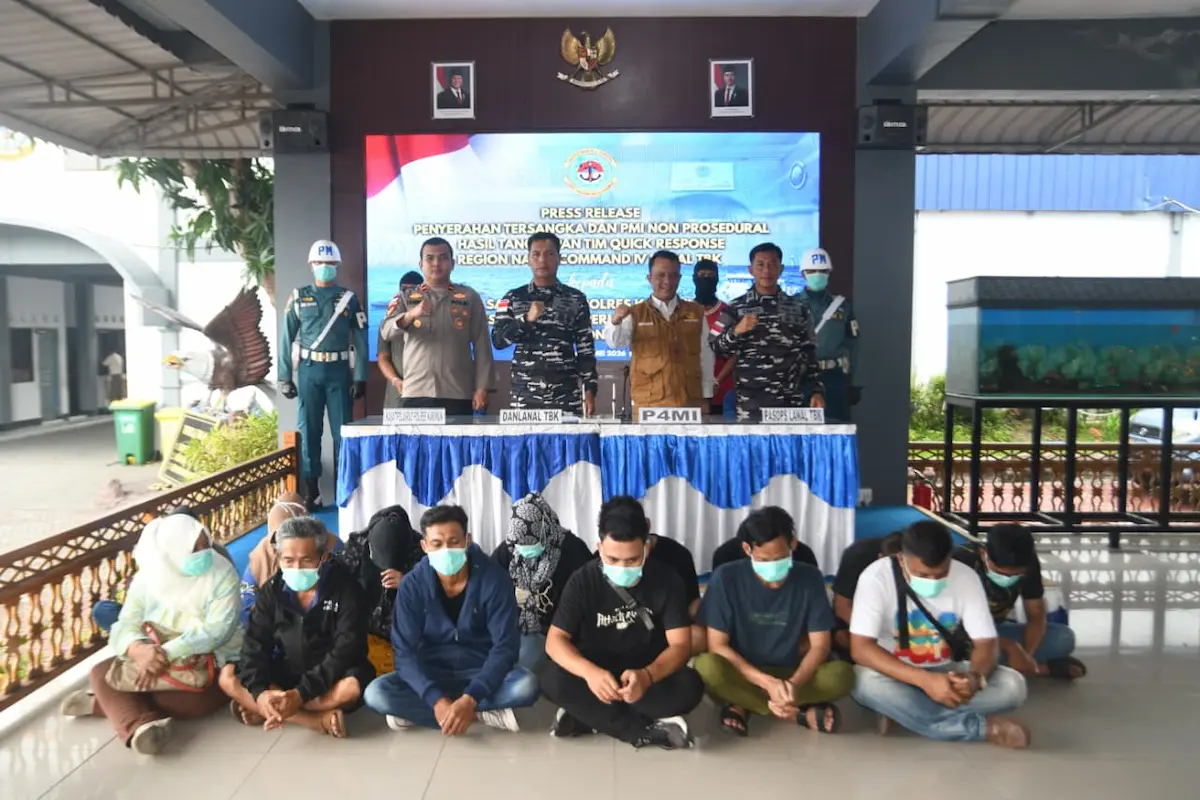 TNI AL Gagalkan Penyelundupan PMI Ilegal di Karimun, 14 Orang Diamankan