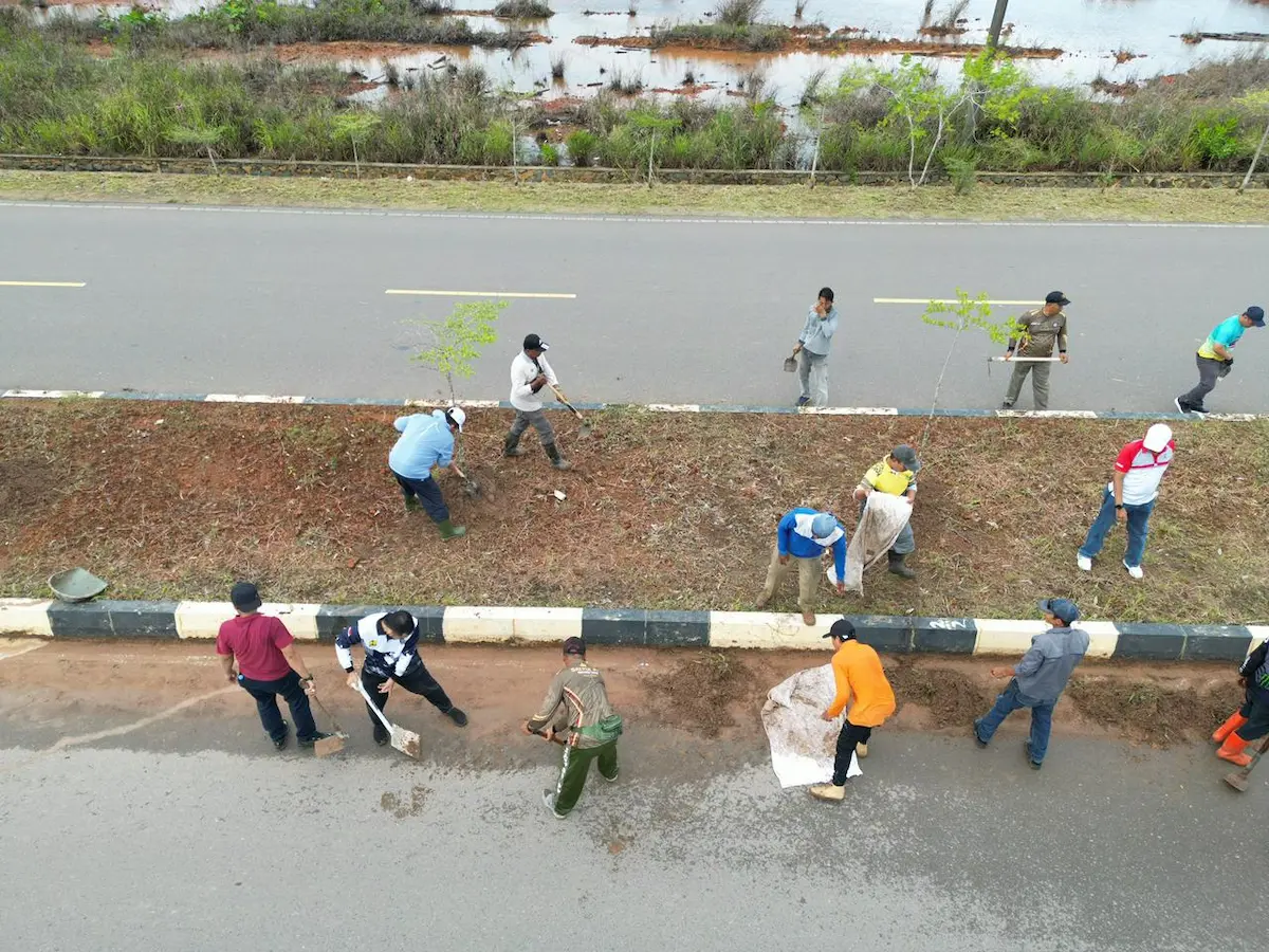 Dorong Budaya Hidup Bersih, Gubernur Ansar Pimpin Gotong Royong di Dompak