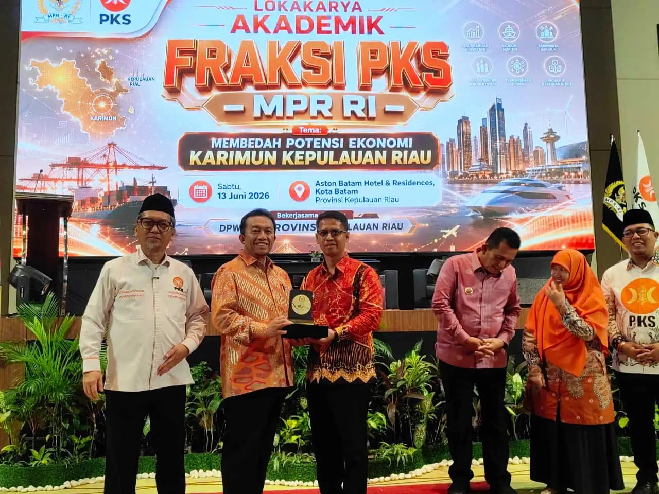 Bupati Iskandarsyah Paparkan Potensi Ekonomi Karimun di Lokakarya Akademi Fraksi PKS MPR RI