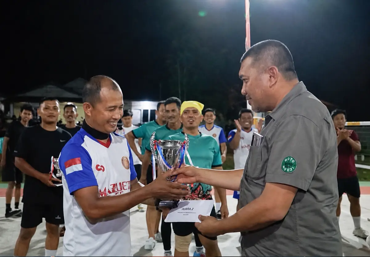 Wabup Karimun Serahkan Piala kepada Juara Liga Takraw 2026