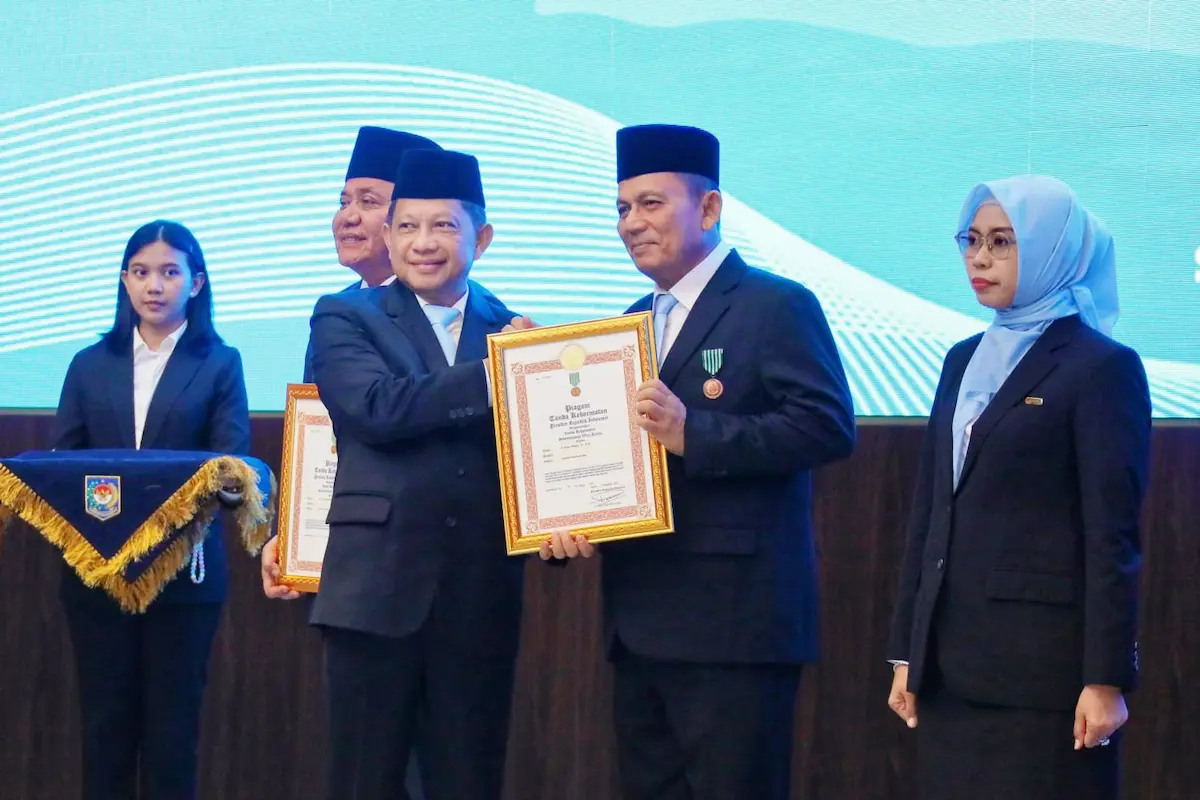 Gubernur Ansar Terima Penghargaan Nasional dari Presiden Prabowo