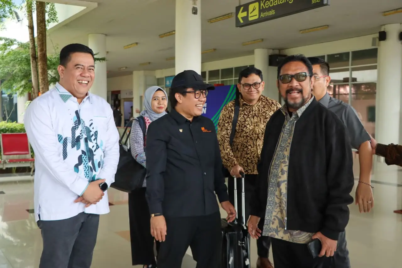 Sekda Bintan Sambut Rombongan Komisi VII DPR RI di Bandara RHF, Ini Agendanya