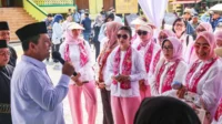 Selvi Gibran Kunjungi Pulau Penyengat, Ziarah hingga Serahkan Bantuan untuk Siswa SDN 009
