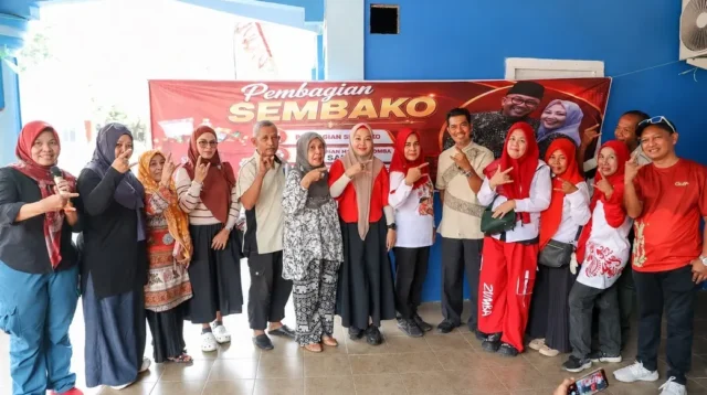 330 Petugas Kebersihan Tanjungpinang Dapat Paket Sembako, Pengelola Bank Sampah Bawa Pulang Kaisar