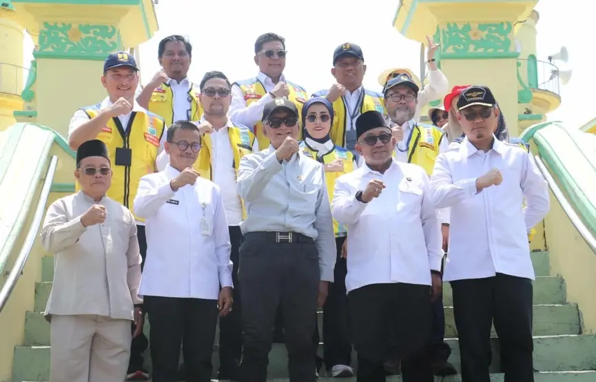 Tak Hanya Bahas Infrastruktur, Menteri PU Ziarah ke Sejumlah Situs Sejarah Pulau Penyengat