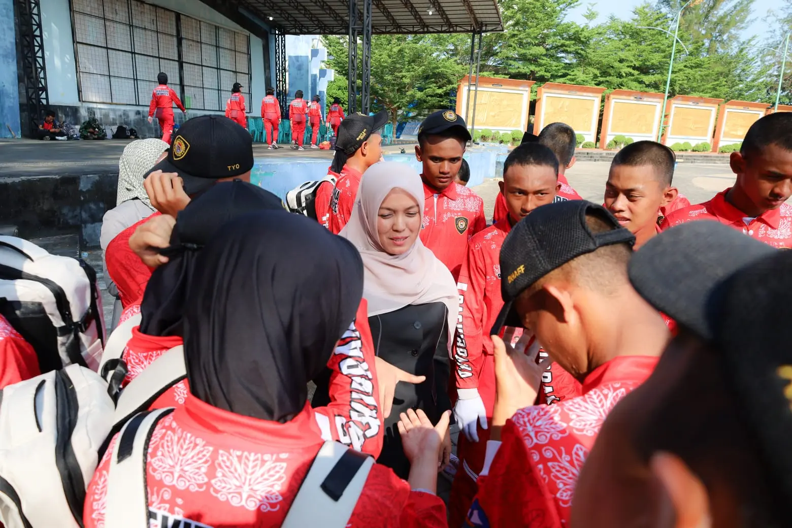 Jelang HUT RI ke-81, Wakil Bupati Bintan Cek Persiapan Upacara di Lapangan Relief Antam Kijang