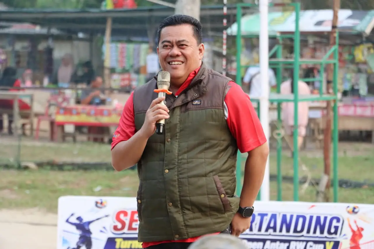 Sekda Bintan Buka Turnamen Voli Antar RW Cup V Desa Sebong Lagoi, 27 Tim Bertanding