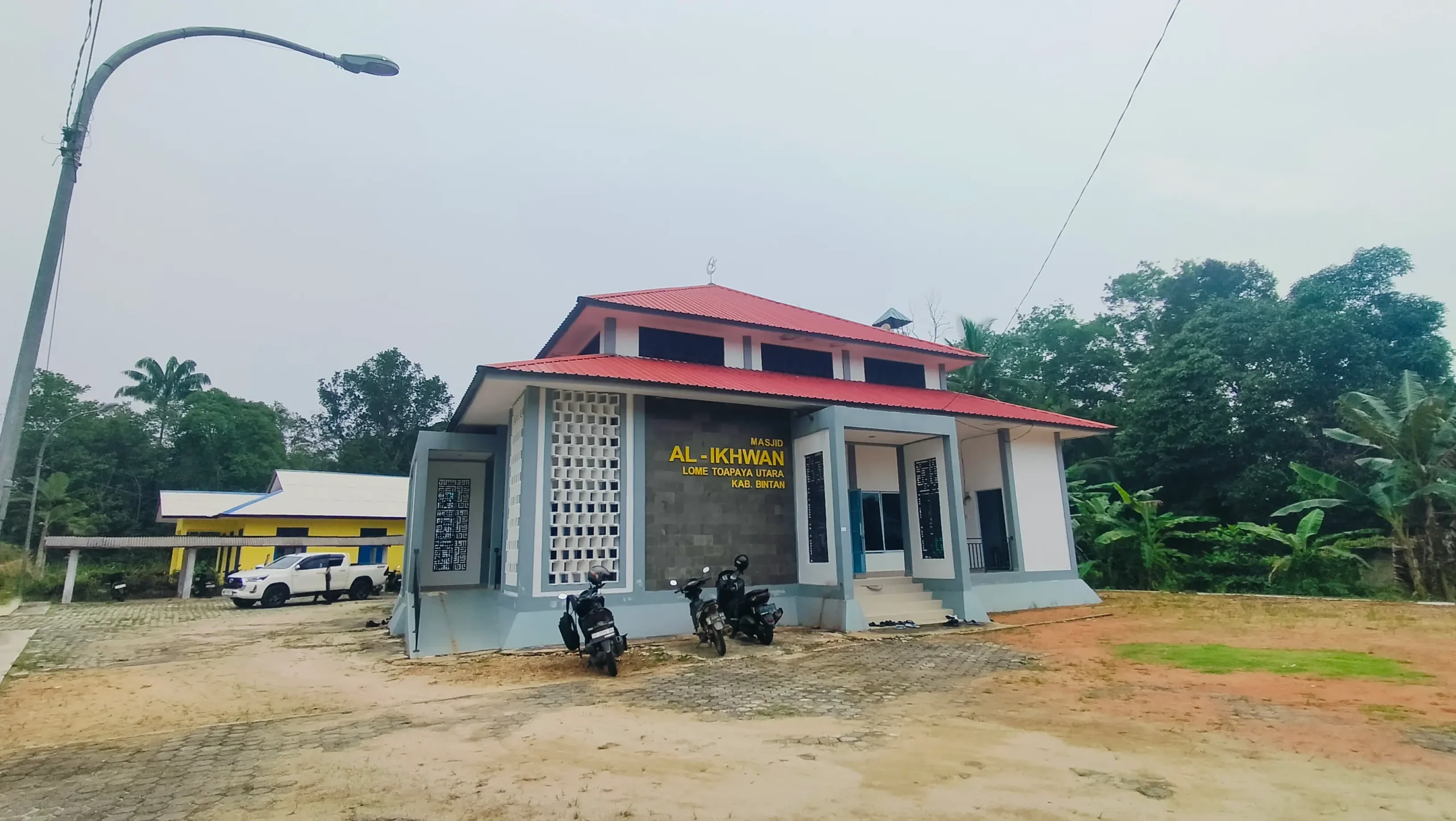 Kepala BP Bintan Salurkan Bantuan Perlengkapan Ibadah ke Masjid Al Ikhwan Toapaya Utara