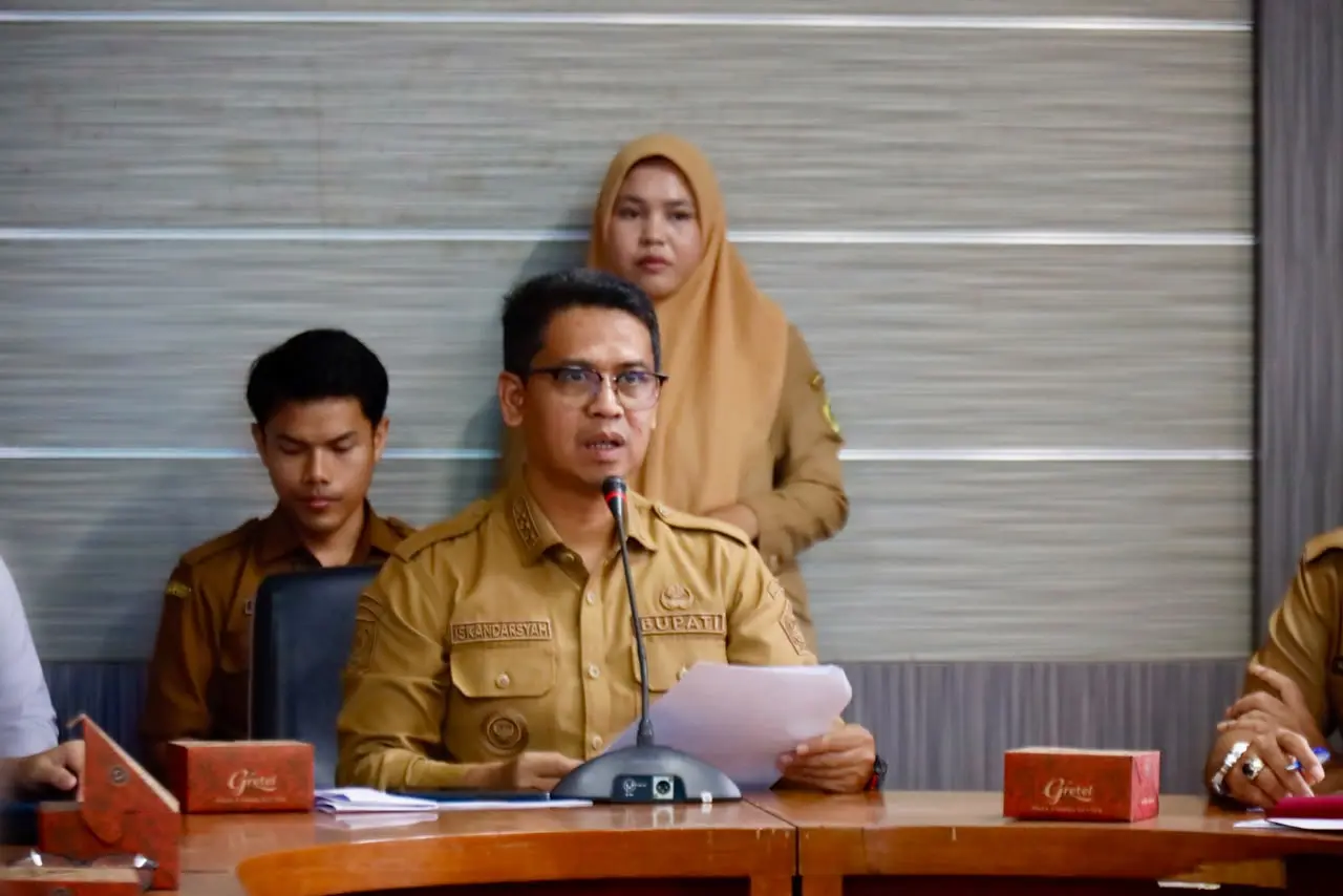 Bupati Karimun Sebut Tabung Rusak dan Rumitnya Birokrasi Kepabeanan Penyebab Warga Sulit Peroleh Gas 3 Kg